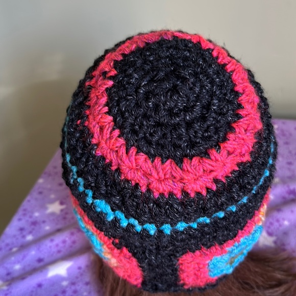 Crochet  flowers  beanie medium acrylic yarn new - Picture 3 of 9